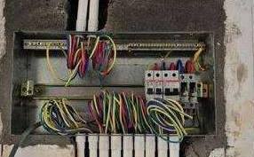 橫平豎直的水電布線 美觀的陷阱？老師傅一語道破背后隱患